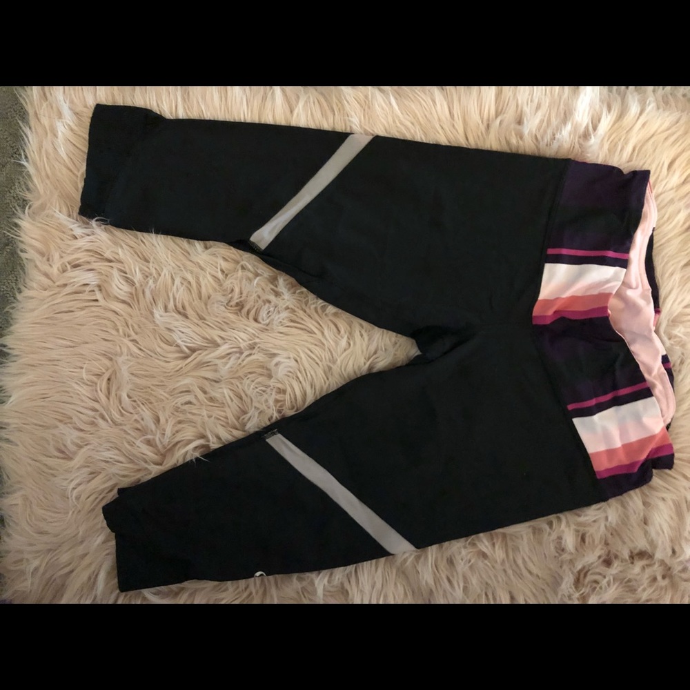 Pink stripped lululemon 3/4 crops